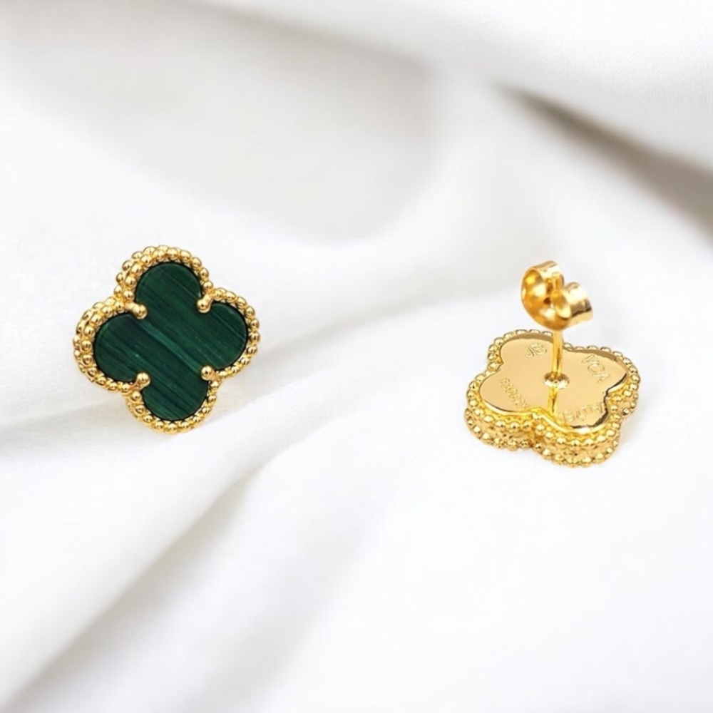New 18k Gold Plated Clover Earrings - Picture 9 of 9